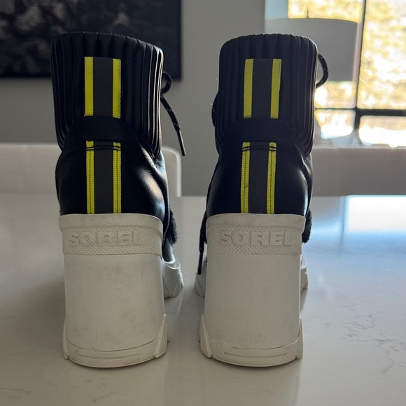 Sorel Waterproof Sherling Brex ChunkyHeel Booties in Black/Sea Salt Size 7.5 - Picture 4 of 11